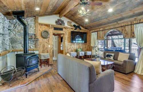 9 Mi to Bass Lake Cabin with Fire Pit in Wishon! - Foto 3