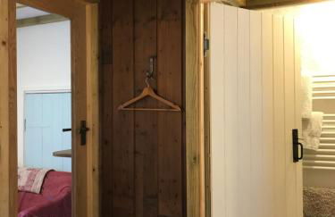 Tiny Cosy Snug - Photo 7