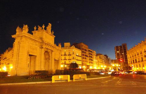 Center Valencia - Photo 72