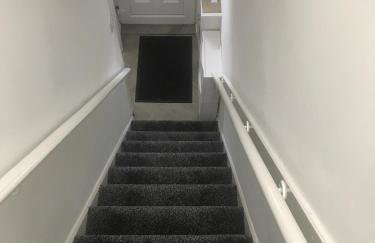 Quiet 2-Bed with Private Garden and Drive - Foto 13