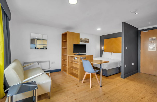 Roomzzz Leeds City West - Foto 10