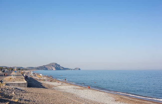 Cozy Family Home Near the Beach - Photo 30