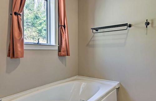 Family-Friendly Terra Alta Home with Lake View! - Foto 16