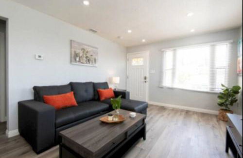 Charming 2BR Condo with Onsite Parking Included - Foto 21