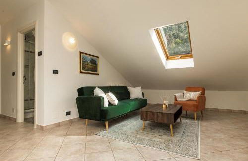 Kejani attic apt Scenic Views, Lux bath, Fast Wi-fi - Foto 6