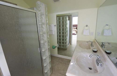 Beautifully Updated, 4 Bedroom Pool Home, 50 Yards to the Beach!! Captiva Escapade - Foto 15