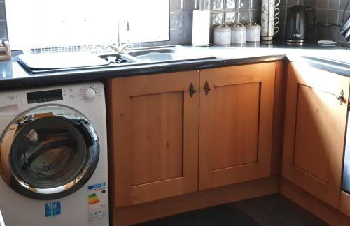 Cosy Pembrokeshire Home - Photo 8