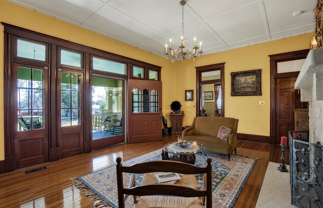 Beautiful and Unique Home With Fireplace and Pool! - Photo 17