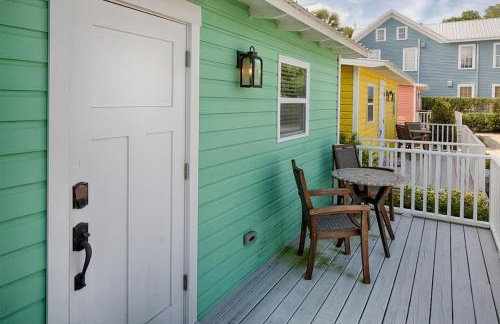 Quaint Cottage with Private Pool-Walk to Everything - Foto 32