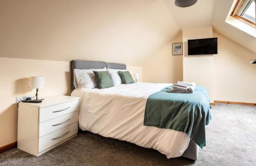 Scotia House -3 bed house in Larkhall with private driveway - Photo 18