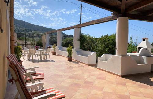 Casa Il Girasole, panoramica e a pochi passi dal centro di Malfa - Foto 7