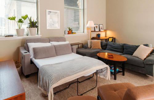 Downtown Luxe 2BR Loft Apt - Sleeps 6-7 - Walkable - Foto 5