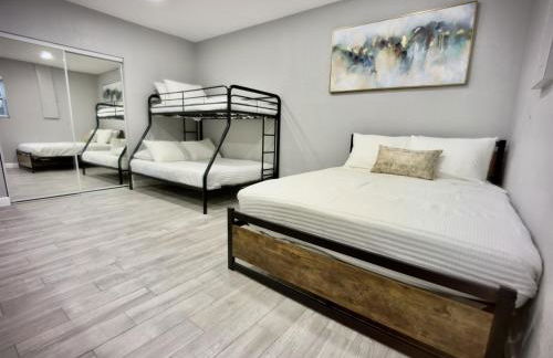 Luxury 4BR Getaway with Heated Pool & Cozy Vibes! - Foto 19