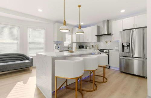 New Modern Updated Secure and Private Home - Foto 13