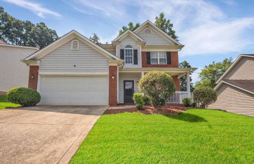 Updated University Area Home with Hot Tub Near Charlotte Your Perfect Retreat - Foto 1