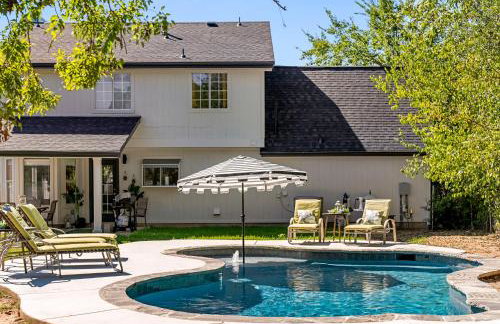 Pool Getaway Movie Room Games Yard BBQ Pets - Foto 1