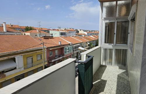 Light Spacious Almada Apartment - Foto 9