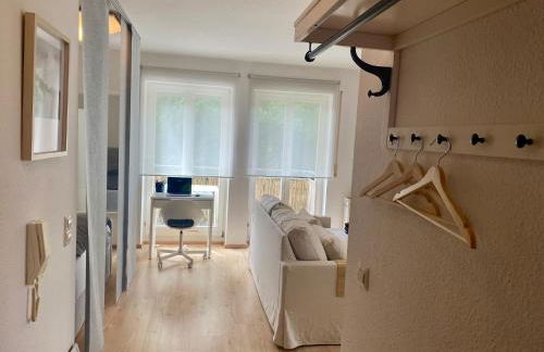 Stilvolles Apartment mit Balkon, Küche & Parkplatz - Waldstetten Zentrum - Foto 12