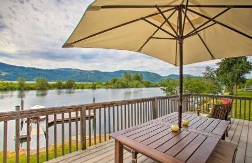 Waterfront Cabin with 2 Boat Docks and Mtn Views! - Foto 20