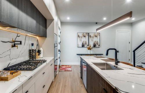 Luxurious Newly Built 5BR 5BA | Rooftop W/ Grill - Foto 11