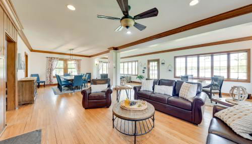 Pistakee Lake Estate with Boat Dock and Hot Tub! - Foto 4