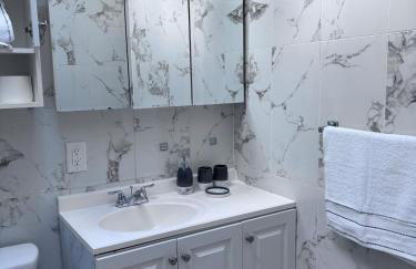 Luxury 3 BedRoom Apartment with Private Entrance plus Free Parking - Foto 42