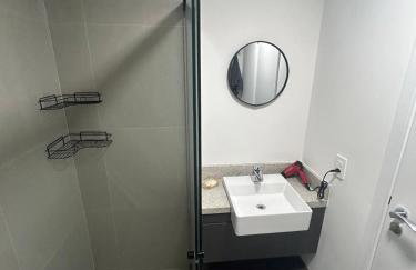 Skyline Porto Alegre - Onde o Conforto Encontra a Localização Perfeita no coração de um bairro nobre de Porto Alegre com Acesso fácil aos melhores restaurantes lojas e atrações - Foto 9