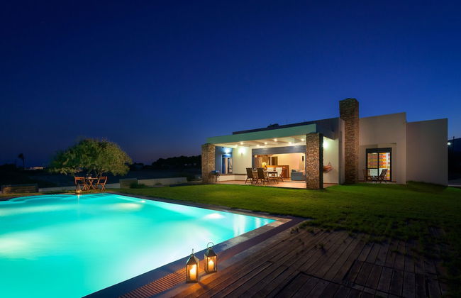 Cristelia Luxury Sea Front & Pool Villa - Foto 16