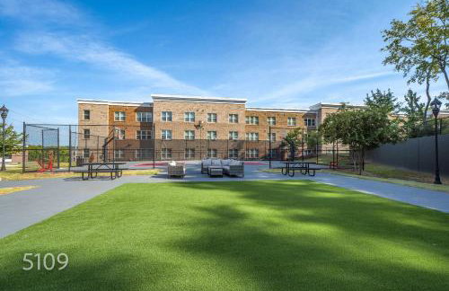 5th Quarter at Watercress- 0 9 Miles to UA- 2 BR 2 BA- Riverfront - Foto 49