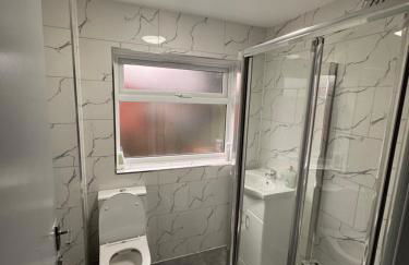 Newly decorated 4 bed home - Foto 17