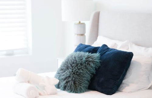 Modern Rooftop Townhome w Hot Tub & Skyline Views - Photo 53