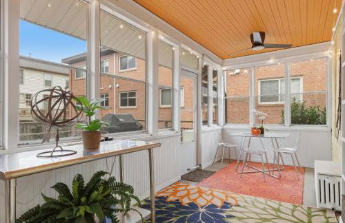 Charming 4BR Bungalow - Steps to Clarendon METRO - Foto 23