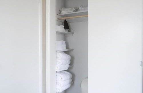 5 Bedroom 2 & 1 half Bath Group Stay Fun Design in Quiet Neighborhood - Foto 18