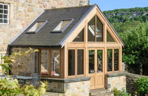 10 Bed Stunning House in village, with Hot Tub - Photo 59