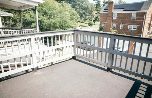 Charm City Luxury 4 Bedroom Brick Home - Foto 69