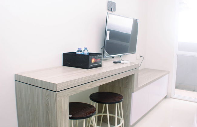 Homey And Minimalist Studio At Vasanta Innopark Apartment - Photo 12