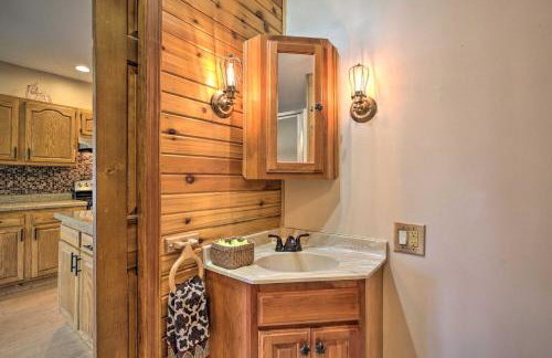 Pet-Friendly Home with Views of Lake Delavan! - Foto 21