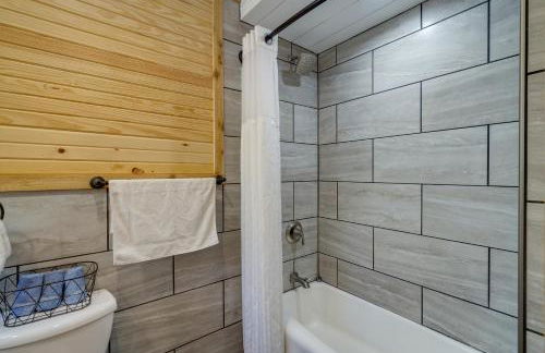 Lakefront A-Frame Cabin with Community Perks - Foto 21