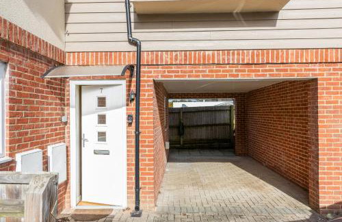 The Vogue Stay, 3 Bedrooms, 2 bathrooms, Ideal for JR & Oxford Hospitals, FREE CarPark, Conveniently located for Ring Road access, 2 miles from Oxford City Centre easy car & bus route - Foto 20