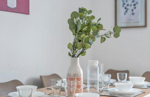 #53 Stylish 4 Bed Home 2 Full 1 Half Bath Free Parking - Foto 29