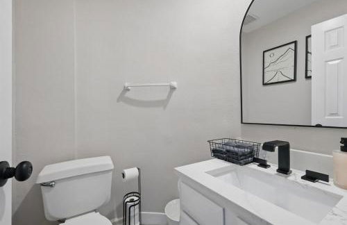 4BD Tropical Pool Oasis with a Game Room - Photo 35