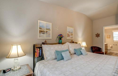 Ocean Shores Retreat with Porch and Canal Views! - Foto 16