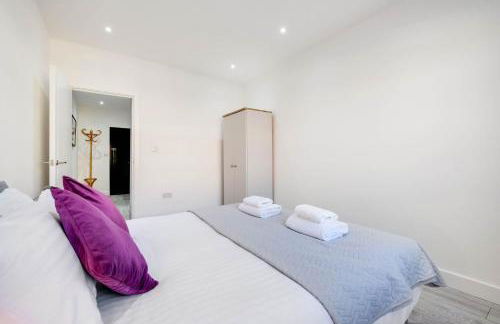 Luxurious 1 Bed Serviced Apartment with Wi-Fi - Photo 40