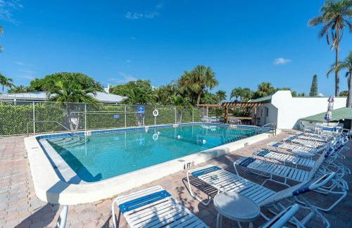 Sun Plaza by Coastal Chic Vacations - Private Beach Access with Pool and Tennis - Photo 6