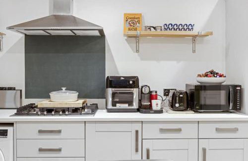 Luxurious 3 Bedroom Apartment in Park Estate - Photo 23