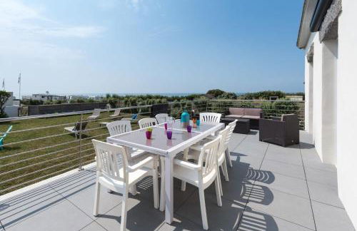 Tipoz'Immo - Maison de la Baie - vue mer et accès direct à la plage - animaux bienvenus - wifi inclus - linge inclus et lits faits - terrasse et jardin clos - parking gratuit - proche des commerces et des attractions touristiques - Foto 2