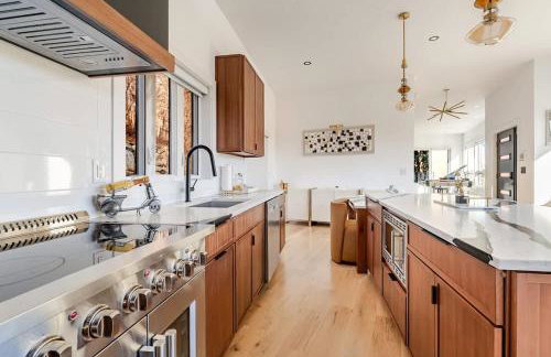 Modern Lakeview Home with Private Dock Sleeps 5 - Foto 16