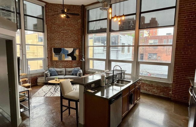 Exceptional 1 BR Apartment Downtown w Study Loft - Foto 3