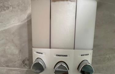 2BR Gem: Modern Comfort & Style - Foto 16