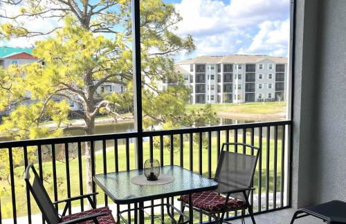 Stylish 3rd-Floor Condo with Golf Course Views - Foto 17